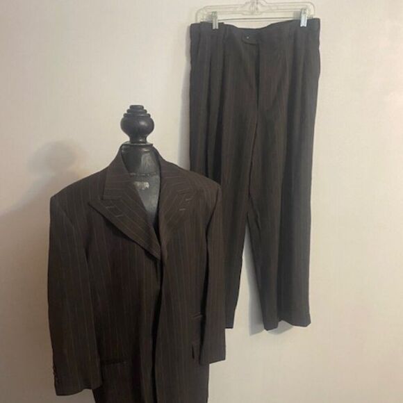 Stacy Adam Brown/White pinstripe suit. size 42R - Picture 1 of 5